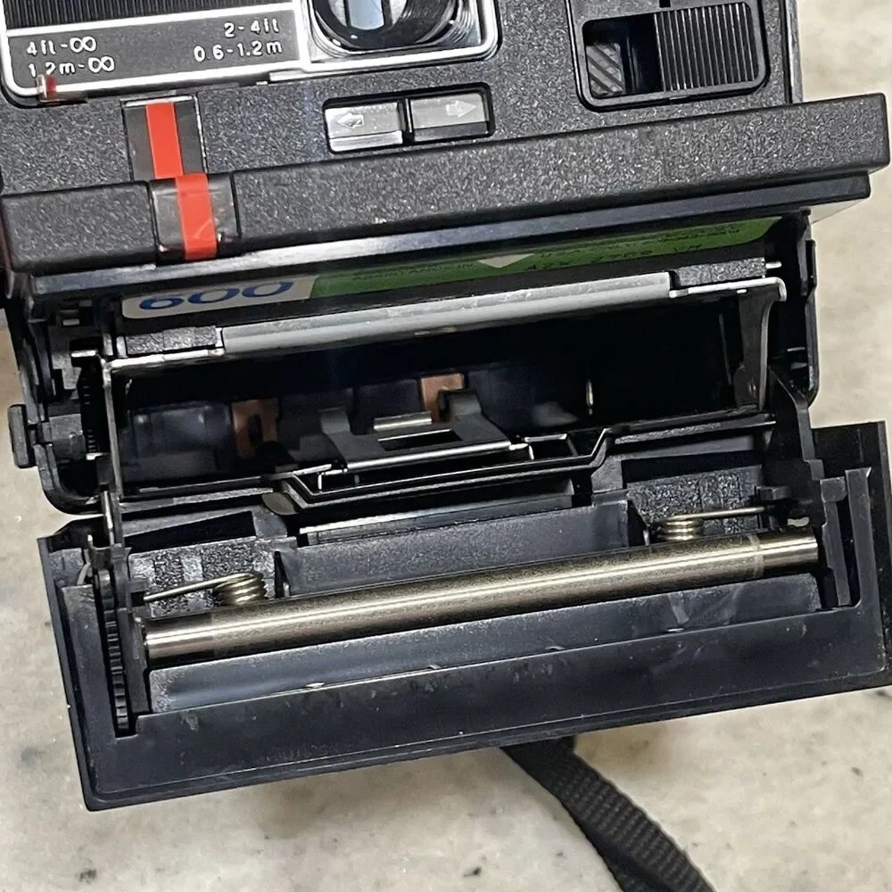 Vtg Polaroid One Step Close Up & Flash 600 Film Instant Camera W/ Strap UNTESTED